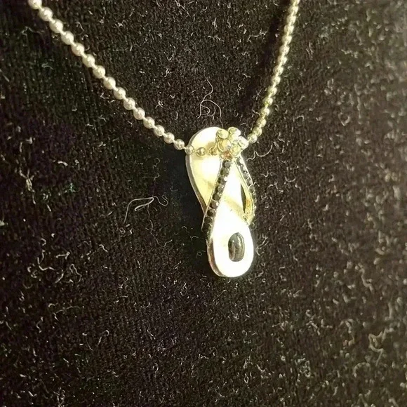Lauren-Spencer New Flip Flop Necklace - Picture 4 of 8